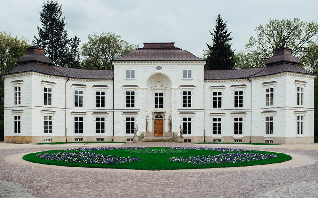 Łazienki Królewskie w Warszawie – dlaczego warto odwiedzić to miejsce