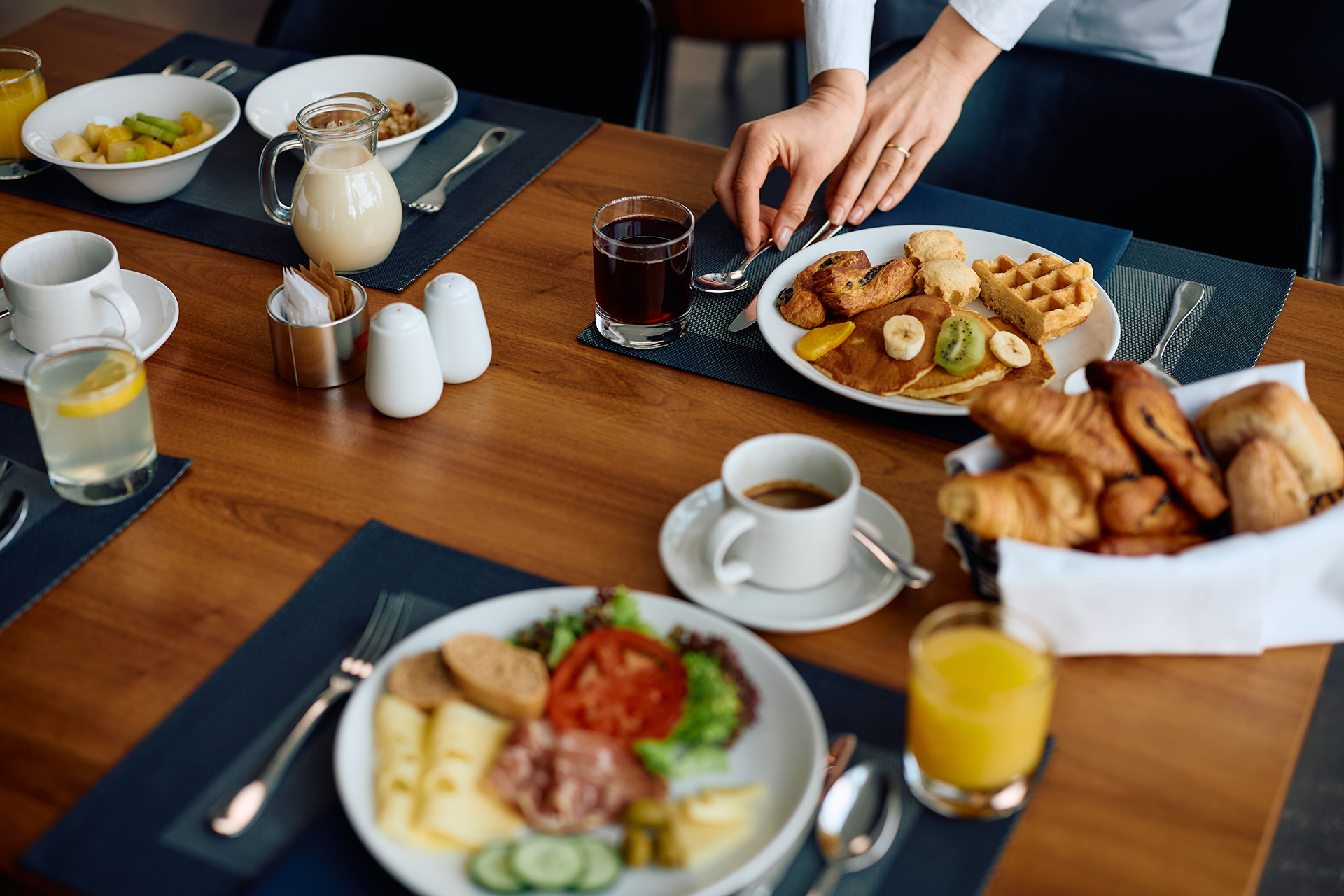 Zarezerwuj nocleg ze śniadaniem i lunchem w Warszawie - udoskonalamy naszą ofertę